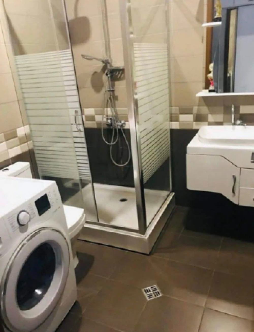 იყიდება 3 ოთახიანი ბინა სანზონაში